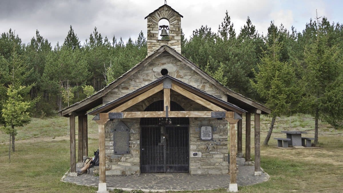 ermita-de-santiago-cruz-de-ferro